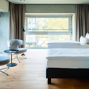 Hotel The Flag West M.
