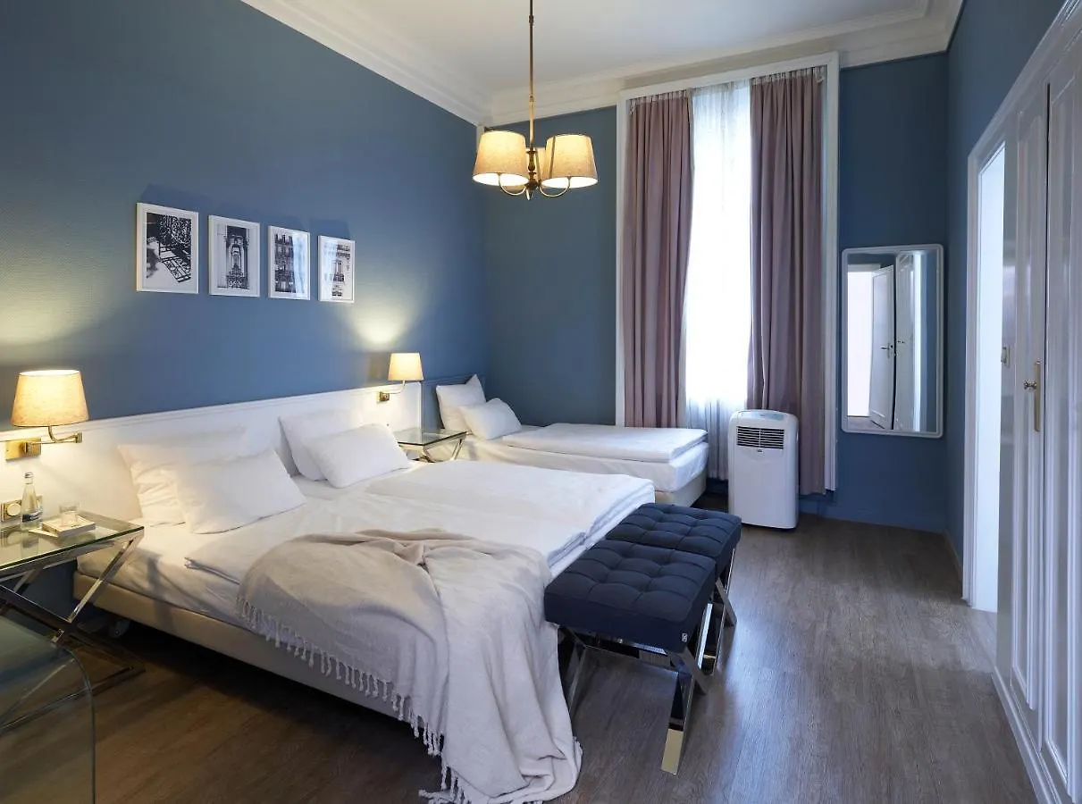 Hotel Monopol - Central Station Frankfurt am Main