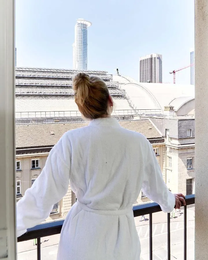 ****  Hotel Monopol - Central Station Frankfurt am Main Almanya